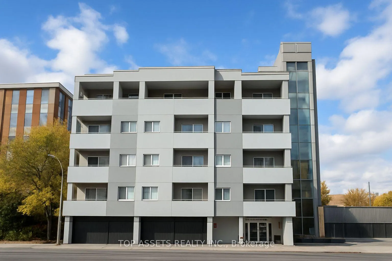 Front of Unit 306, 600 Eglinton Avenue E