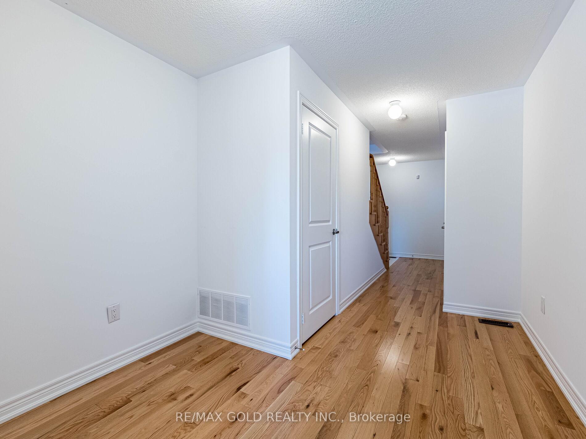 Photo 5 of 35 Labrish Road, Brampton, Northwest Brampton — HOMEH