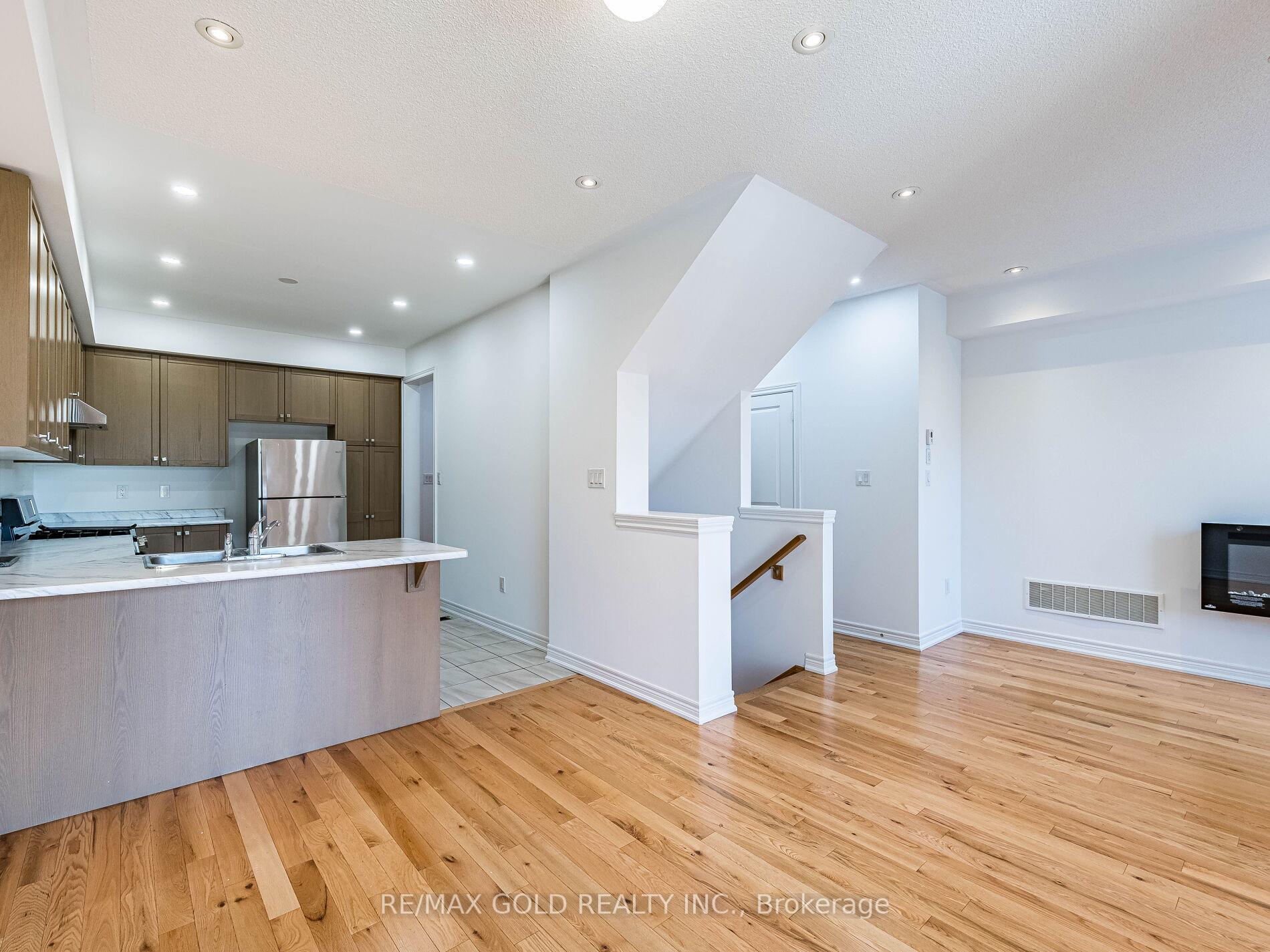 Photo 6 of 35 Labrish Road, Brampton, Northwest Brampton — HOMEH