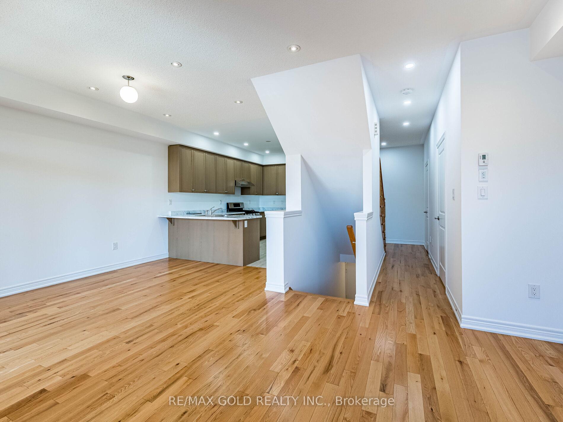 Photo 7 of 35 Labrish Road, Brampton, Northwest Brampton — HOMEH