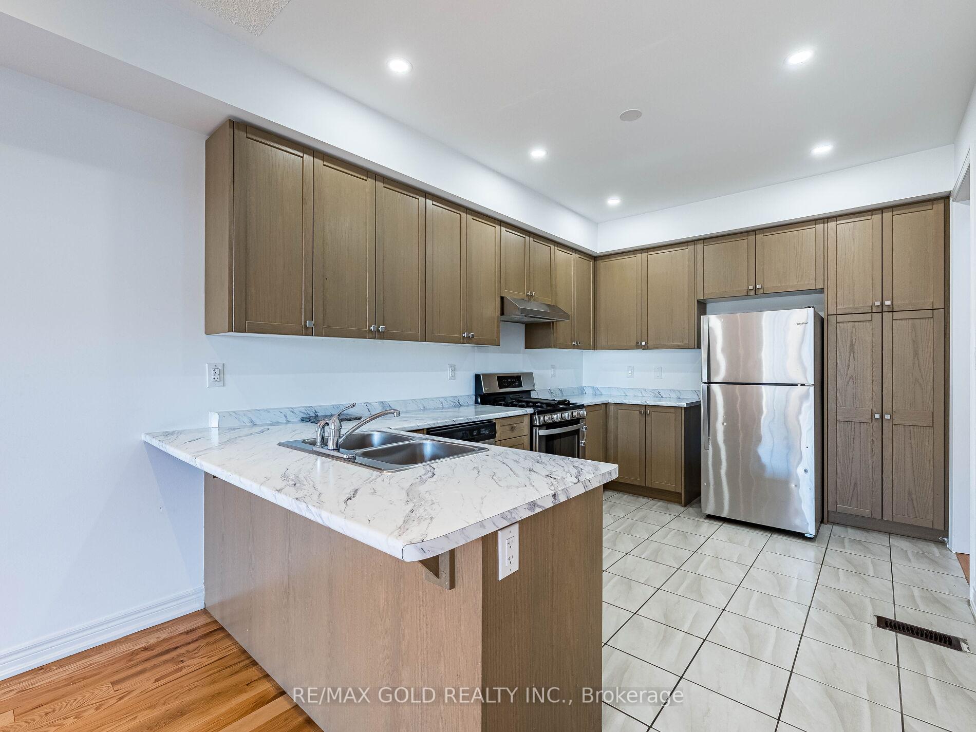 Photo 8 of 35 Labrish Road, Brampton, Northwest Brampton — HOMEH