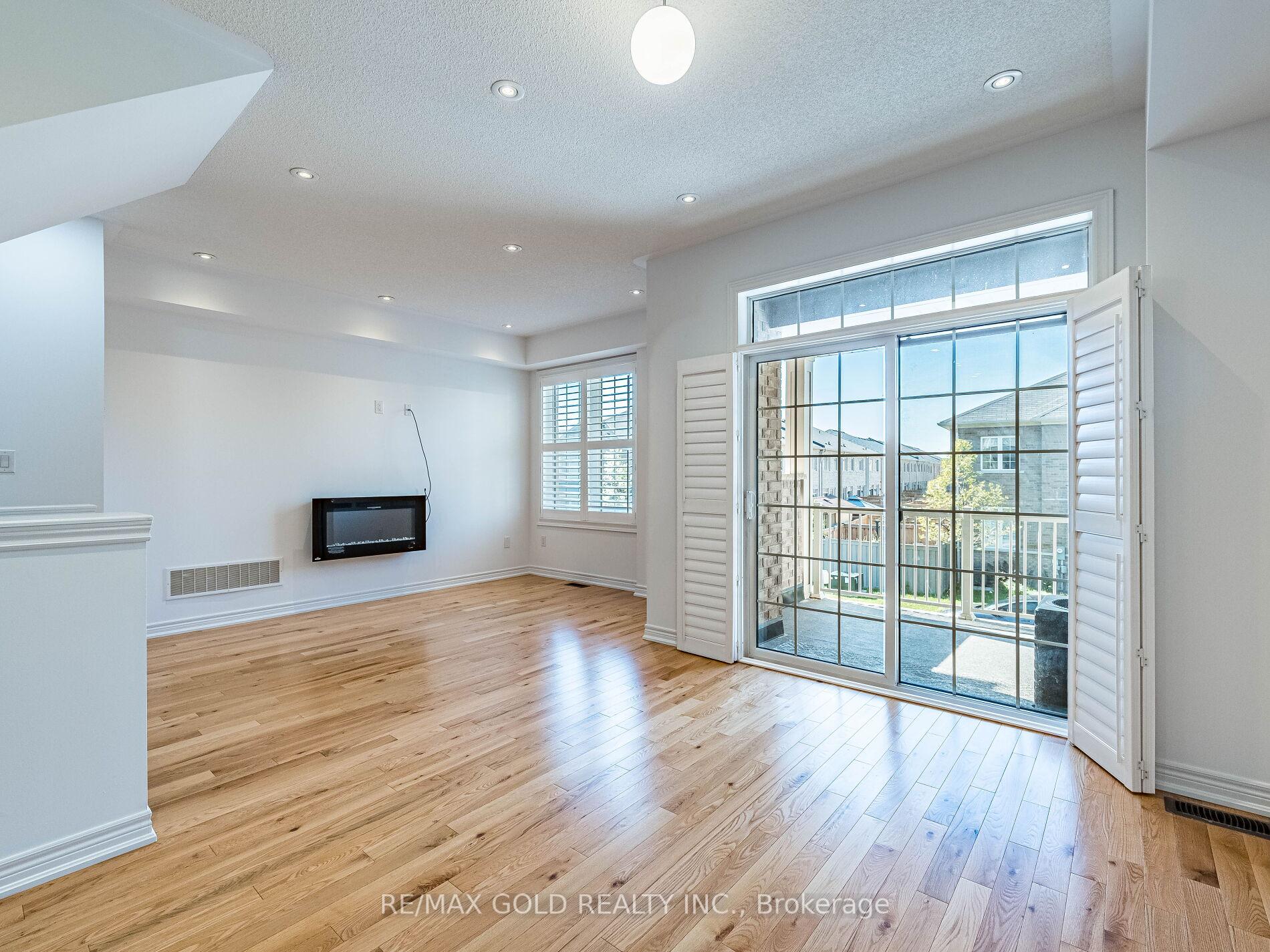 Photo 9 of 35 Labrish Road, Brampton, Northwest Brampton — HOMEH