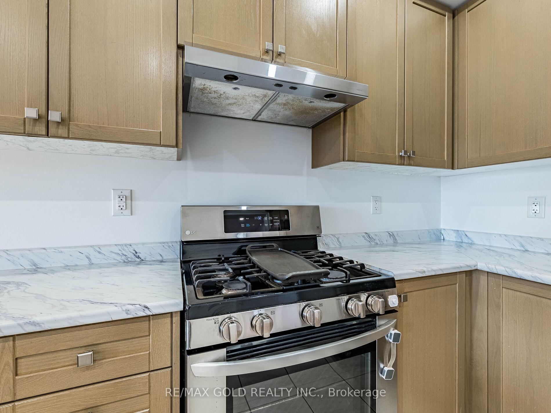 Photo 10 of 35 Labrish Road, Brampton, Northwest Brampton — HOMEH