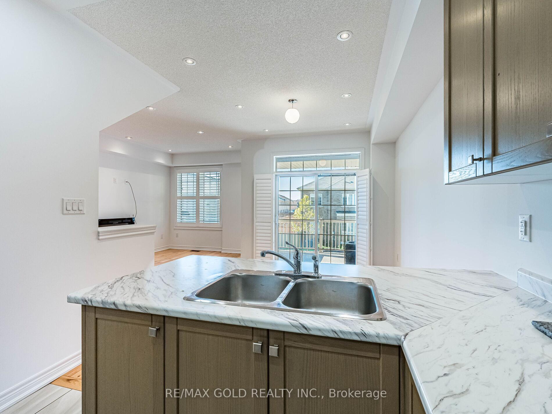 Photo 11 of 35 Labrish Road, Brampton, Northwest Brampton — HOMEH