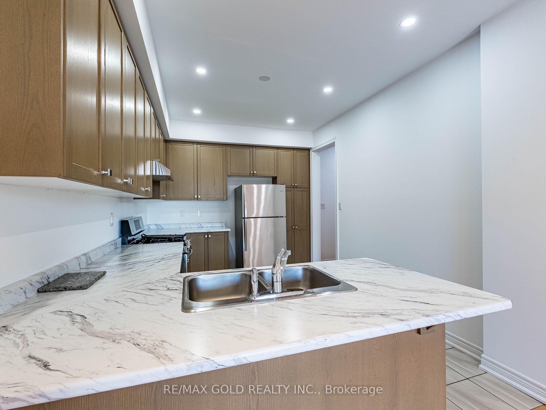 Photo 12 of 35 Labrish Road, Brampton, Northwest Brampton — HOMEH