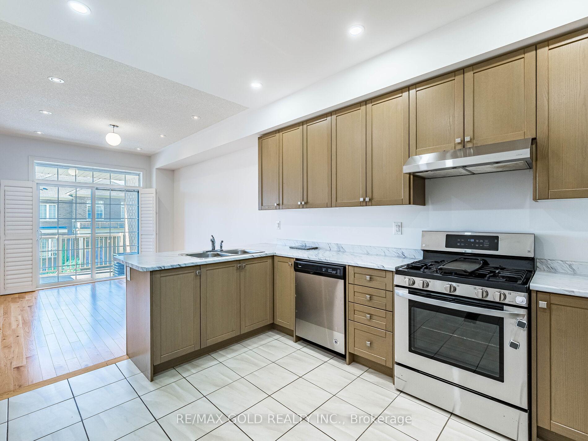 Photo 13 of 35 Labrish Road, Brampton, Northwest Brampton — HOMEH
