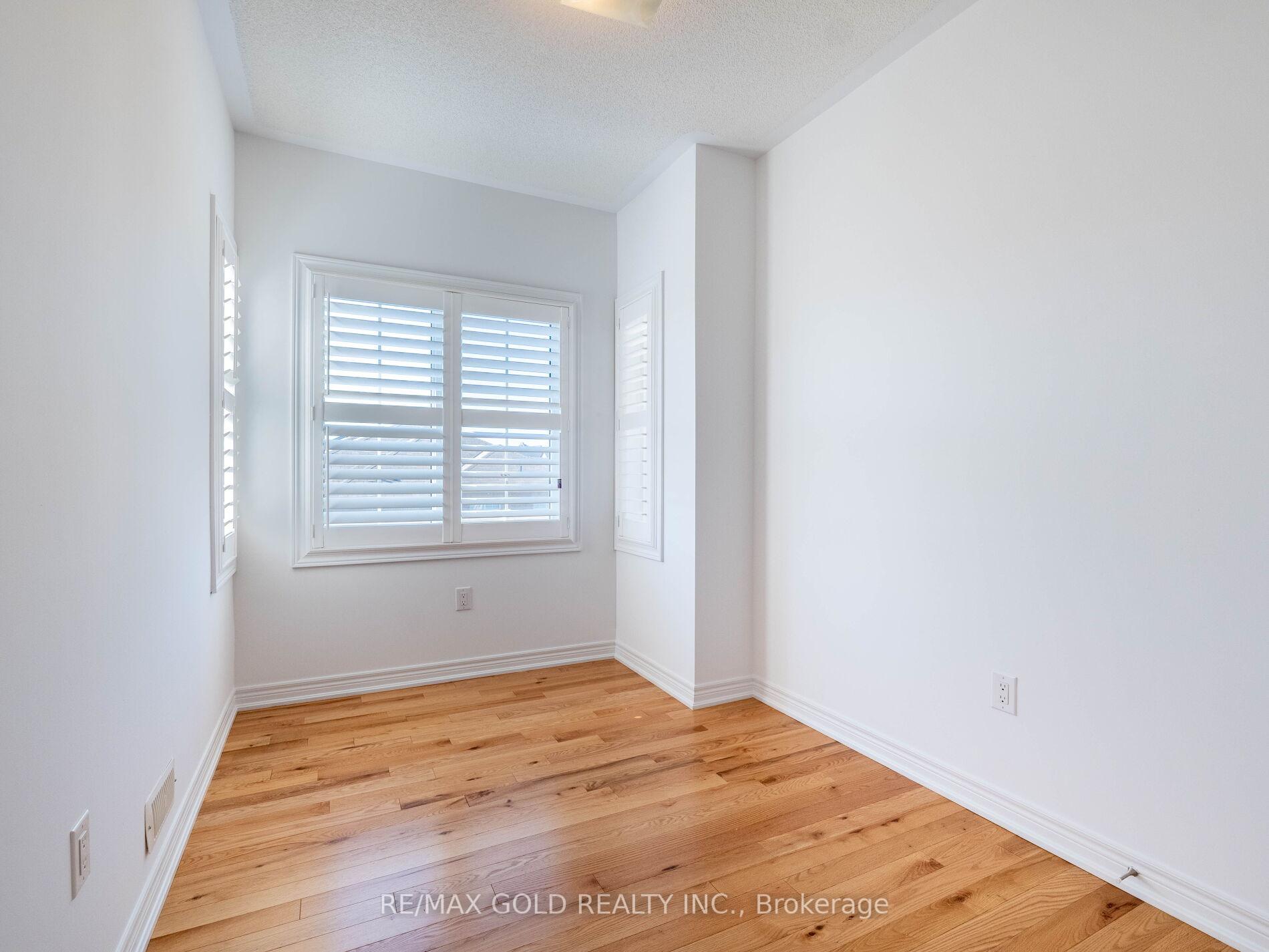 Photo 18 of 35 Labrish Road, Brampton, Northwest Brampton — HOMEH