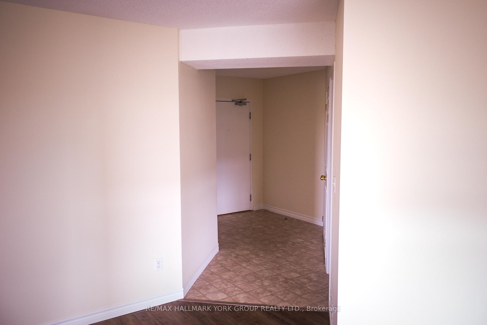 Photo 2 of Unit 401, 143 Edgehill Drive, Barrie, Letitia Heights — HOMEH