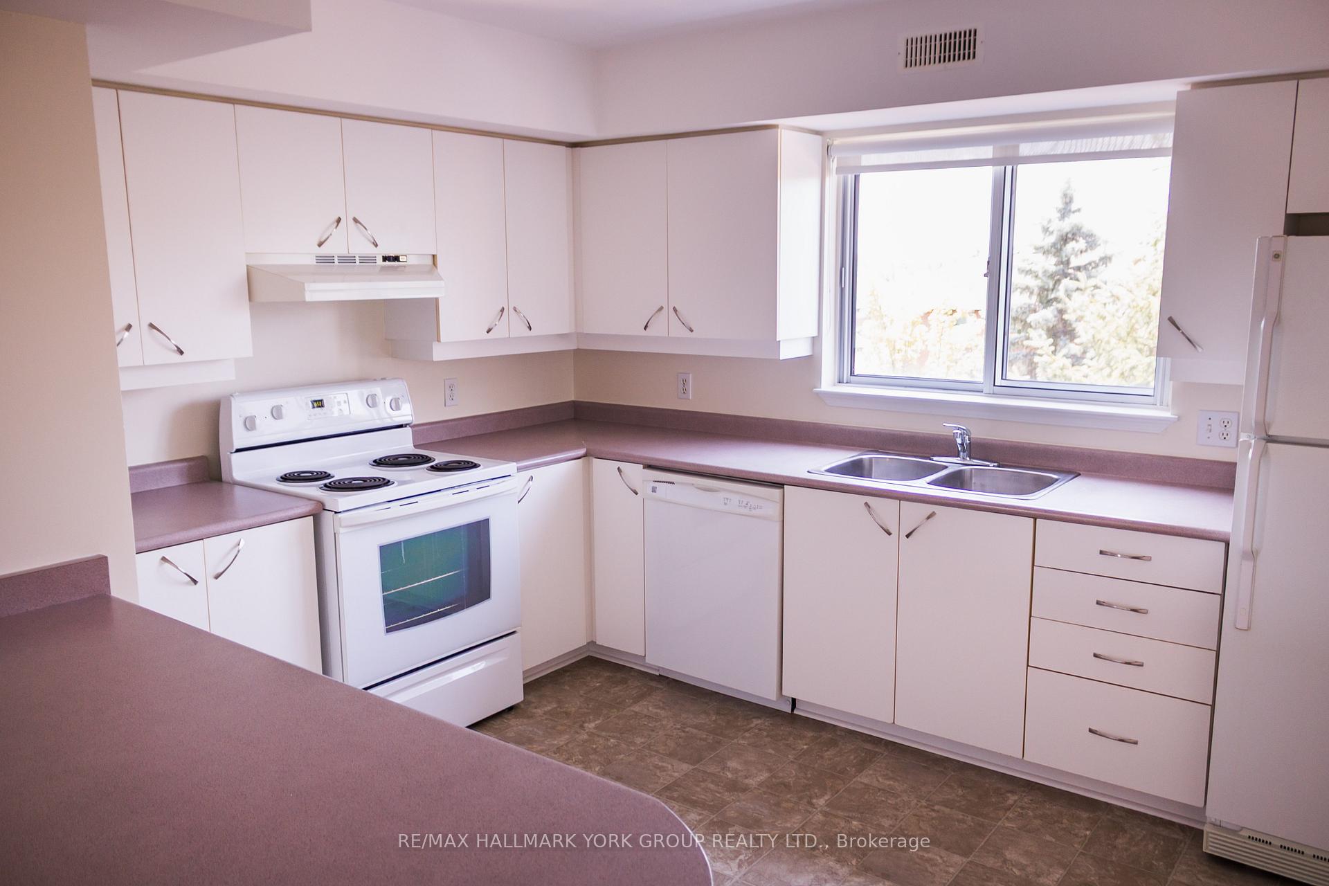 Photo 3 of Unit 401, 143 Edgehill Drive, Barrie, Letitia Heights — HOMEH