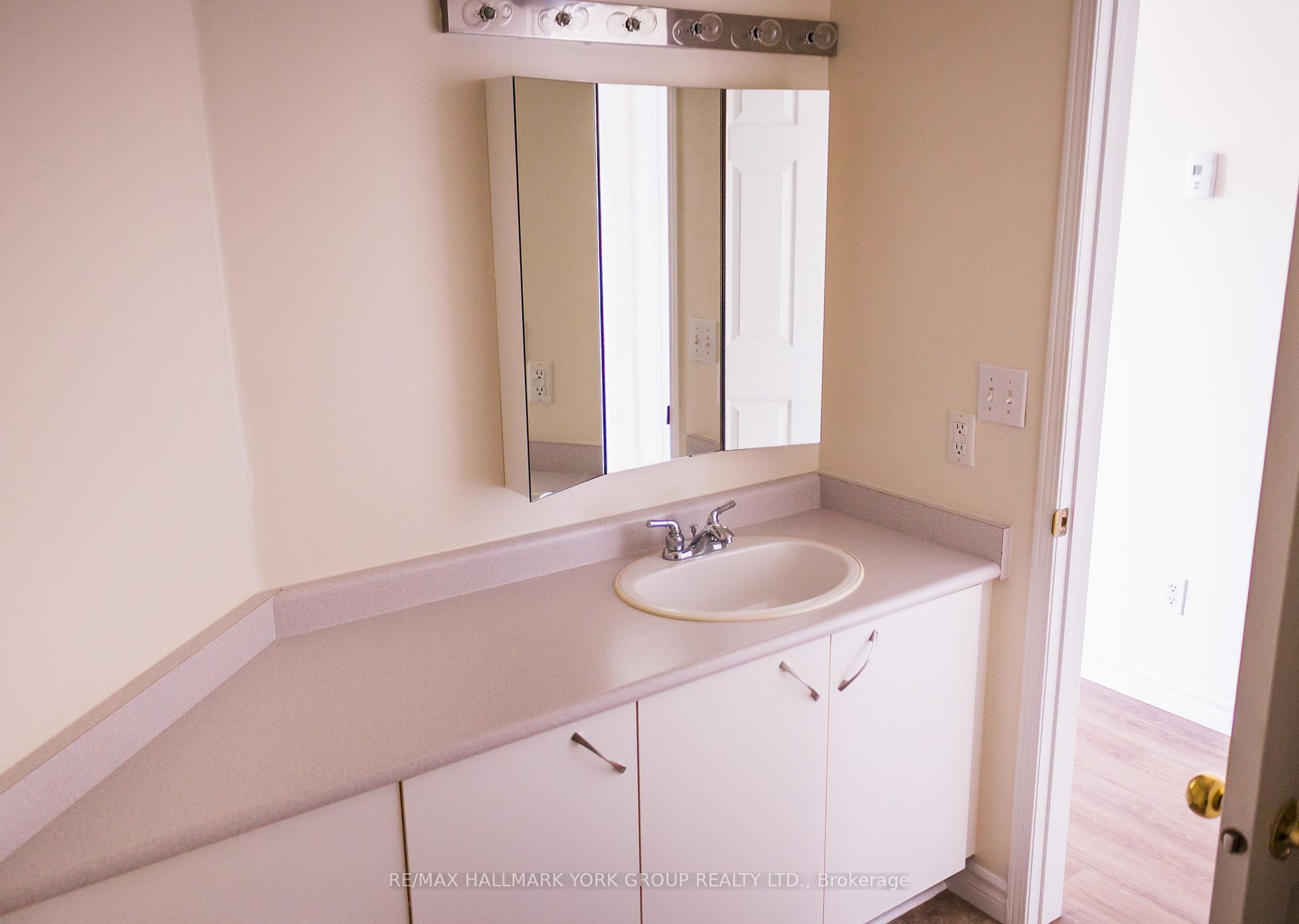 Photo 9 of Unit 401, 143 Edgehill Drive, Barrie, Letitia Heights — HOMEH