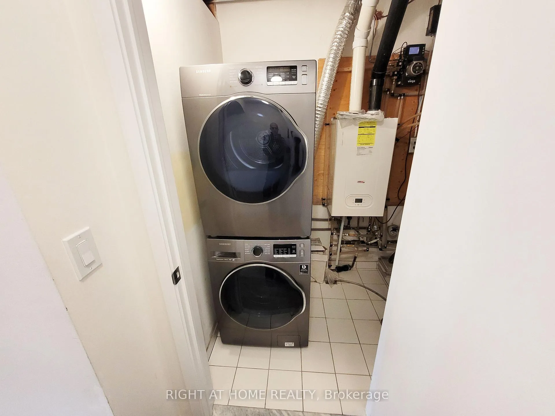 Photo 13 of Unit 55, 300 Alex Garden Circle, Aurora, Rural Aurora — HOMEH