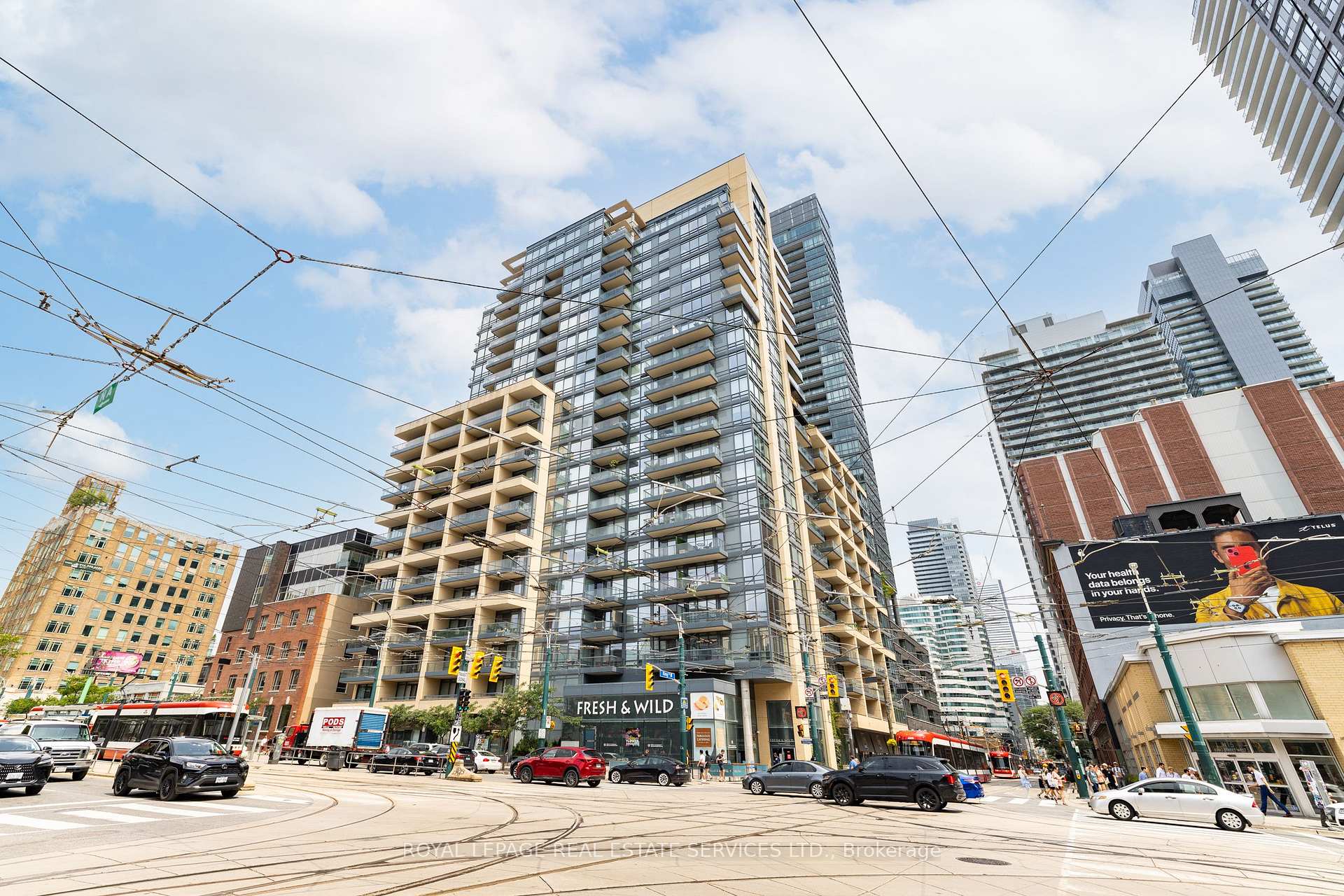 Front of Unit 2002, 438 King Street W