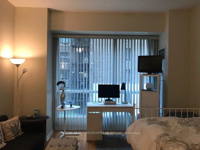 Photo 5 of Unit 809, 7 King Street E, Toronto, Church-Yonge Corridor — HOMEH