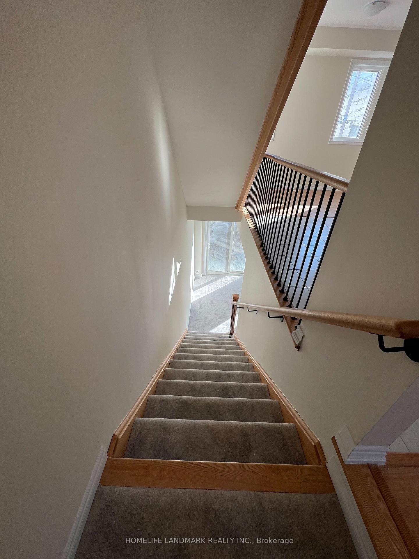 Photo 4 of 15 Malone Lane, Clarington, Courtice — HOMEH