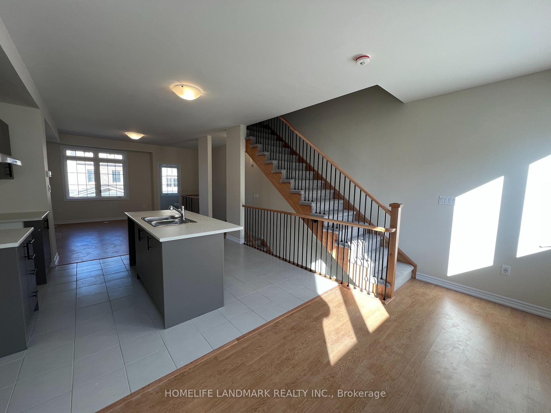 Photo 10 of 15 Malone Lane, Clarington, Courtice — HOMEH