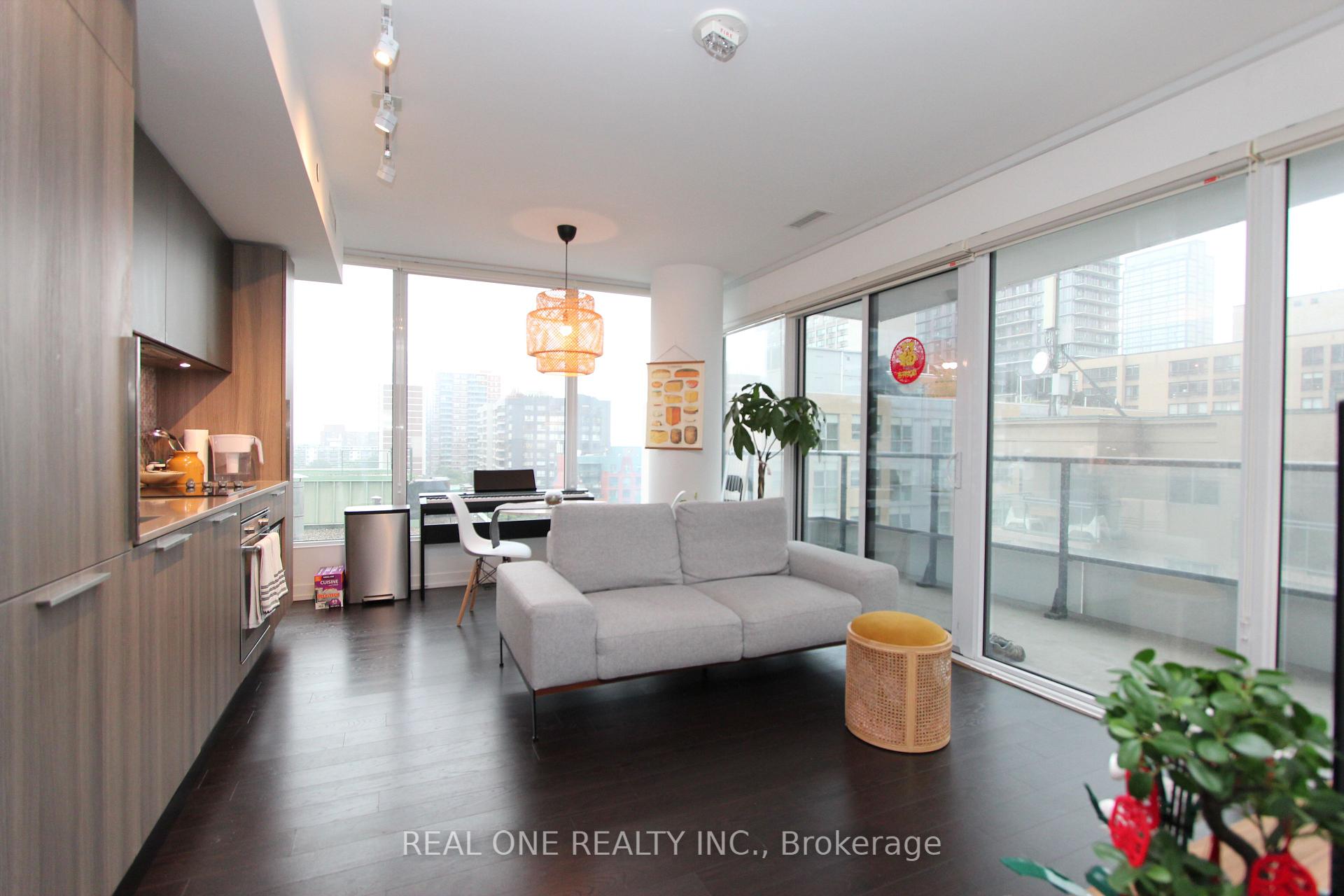 Front of Unit 1116, 85 Wood Street