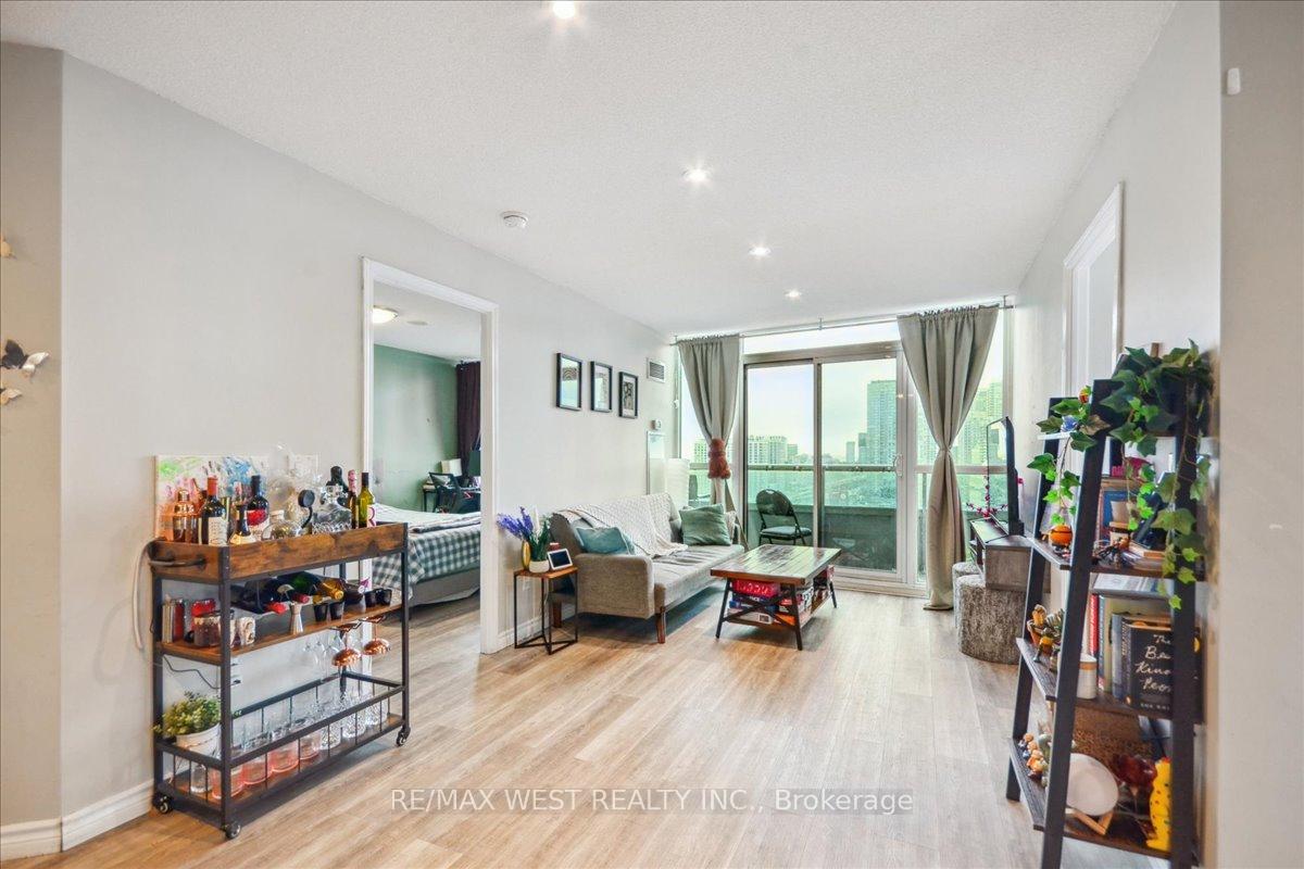Photo 3 of Unit PH18, 25 Lower Simcoe Street, Toronto, Waterfront Communities — HOMEH