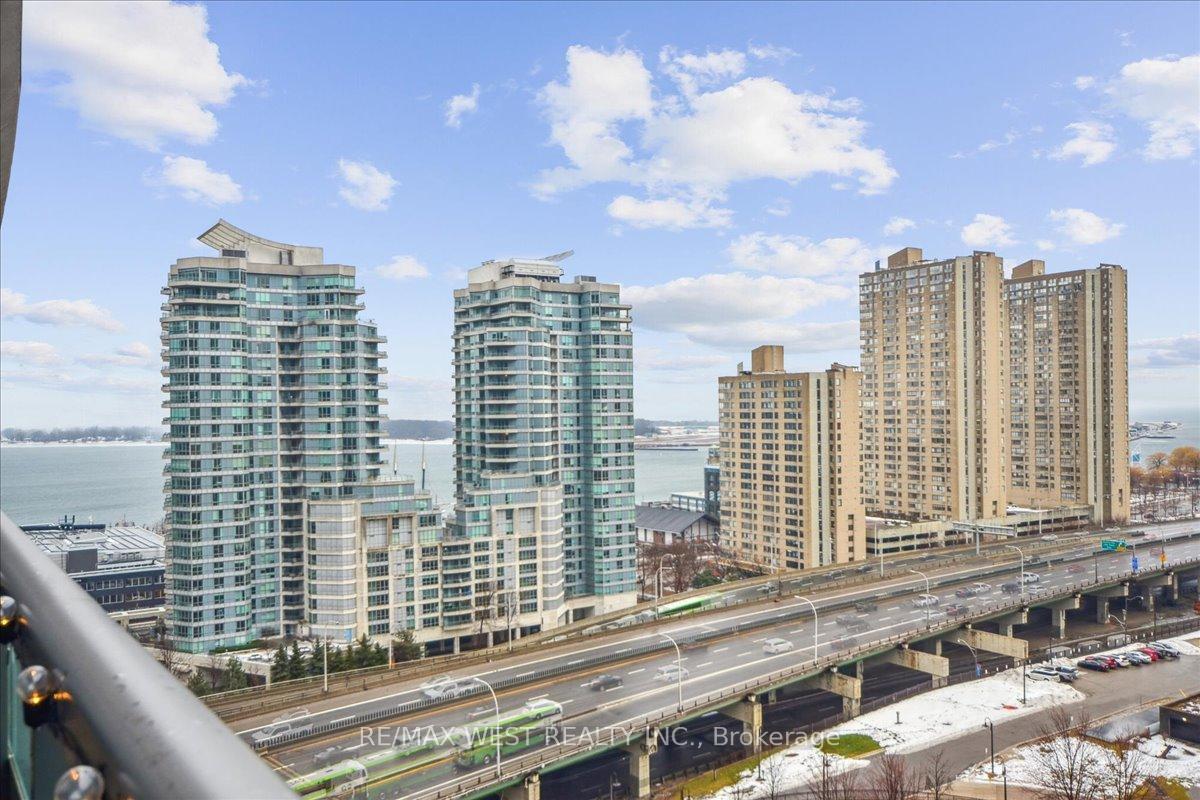 Photo 13 of Unit PH18, 25 Lower Simcoe Street, Toronto, Waterfront Communities — HOMEH