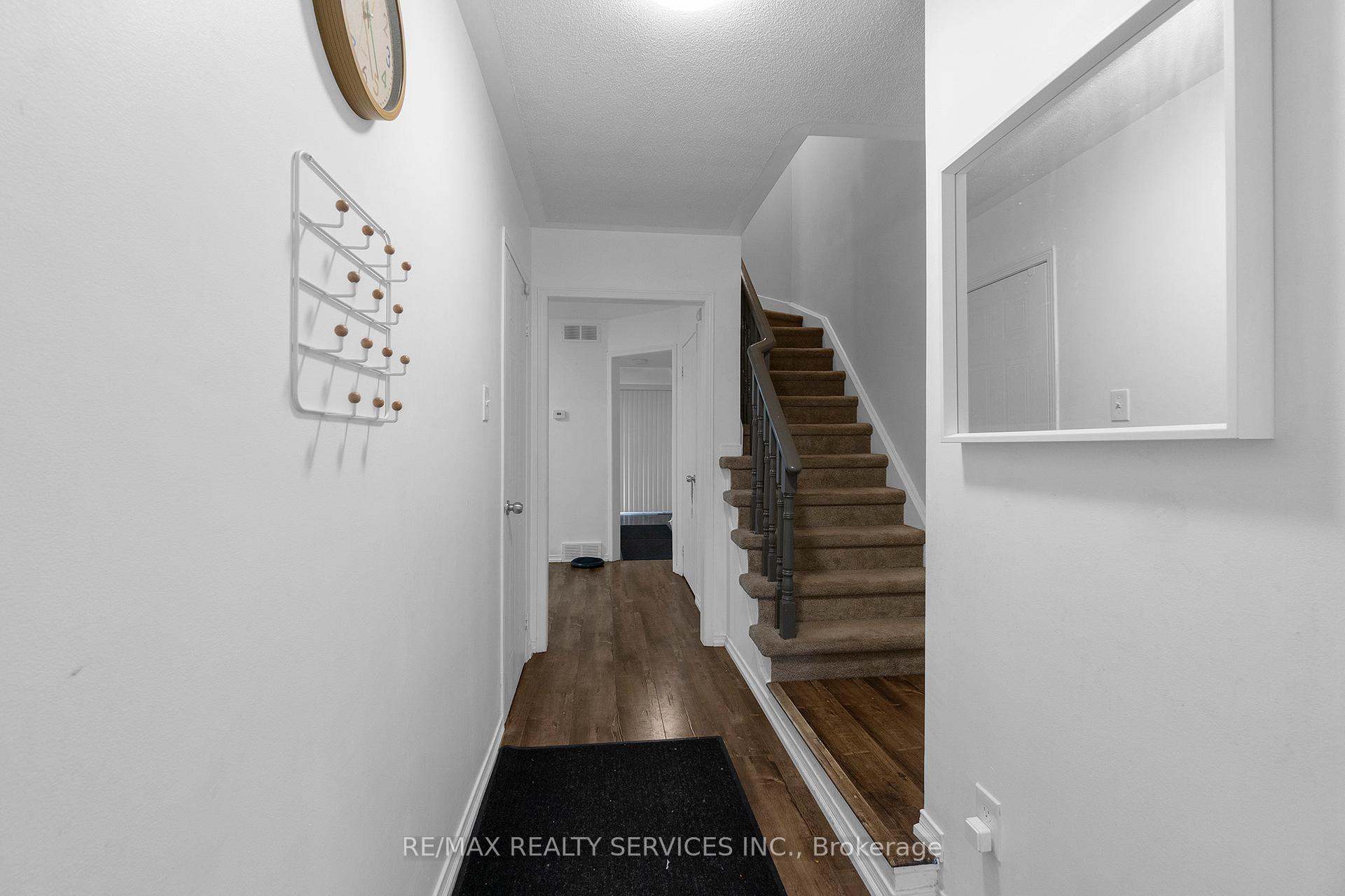 Photo 3 of Unit 130, 90 Corey Circle, Halton Hills, Georgetown — HOMEH