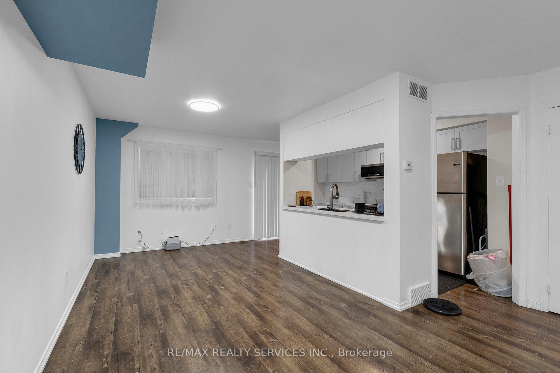 Photo 5 of Unit 130, 90 Corey Circle, Halton Hills, Georgetown — HOMEH