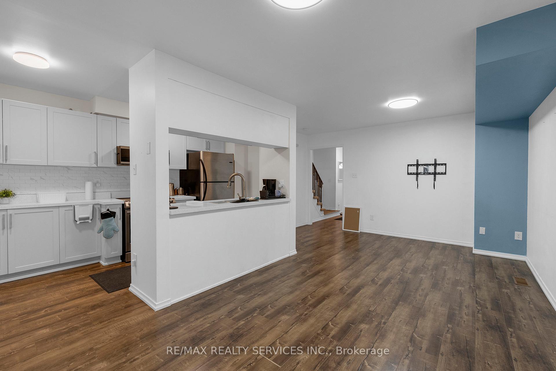 Photo 8 of Unit 130, 90 Corey Circle, Halton Hills, Georgetown — HOMEH