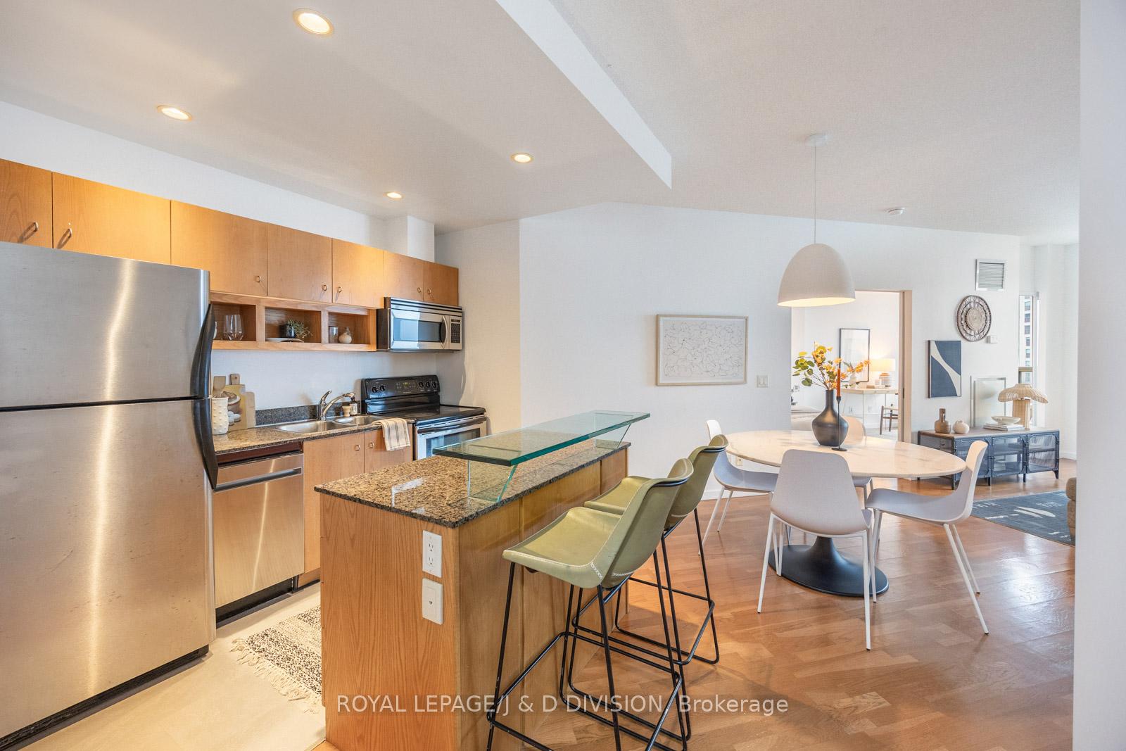 Photo 8 of Unit 2803, 208 Queens Quay W, Toronto, Waterfront Communities — HOMEH