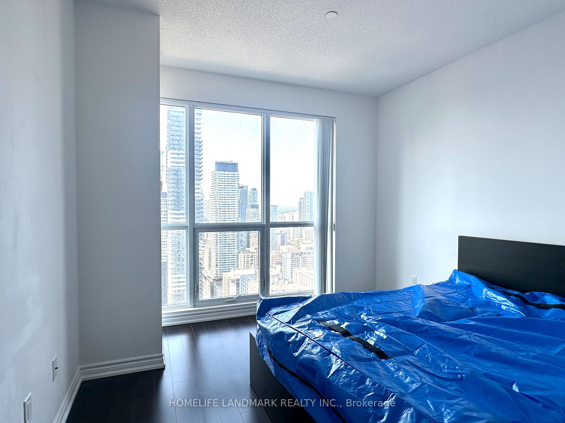 Photo 6 of Unit 4015, 386 Yonge Street, Toronto, Bay Street Corridor — HOMEH
