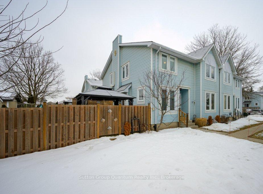 Front of Unit B, 9 Brantwood Park Road