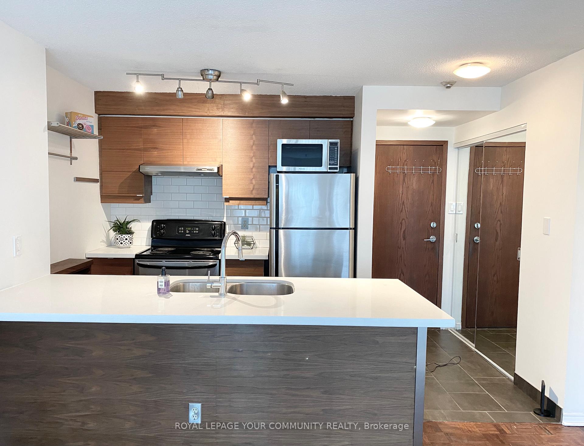 Photo 2 of Unit 2004, 10 Yonge Street, Toronto, Waterfront Communities — HOMEH