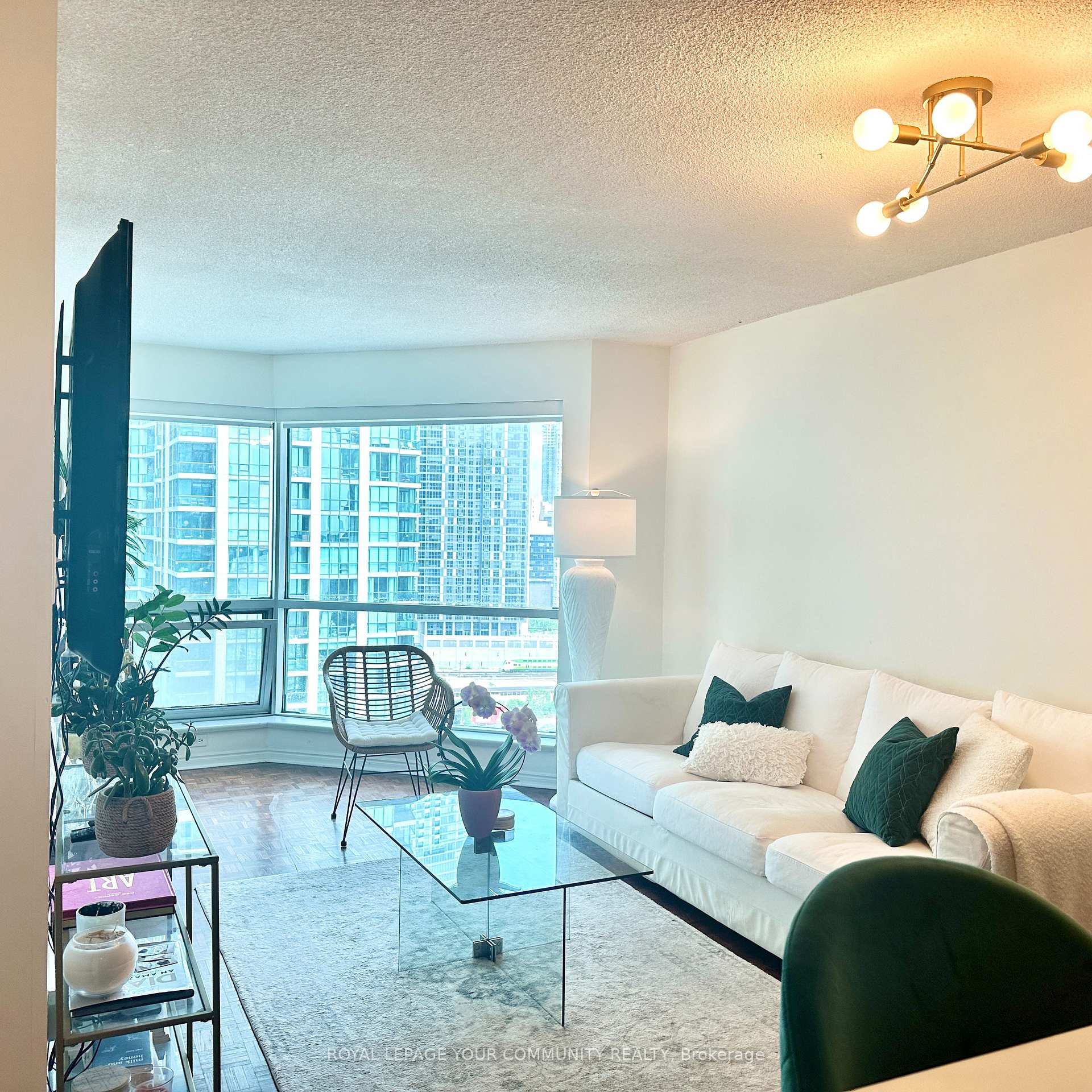 Photo 4 of Unit 2004, 10 Yonge Street, Toronto, Waterfront Communities — HOMEH