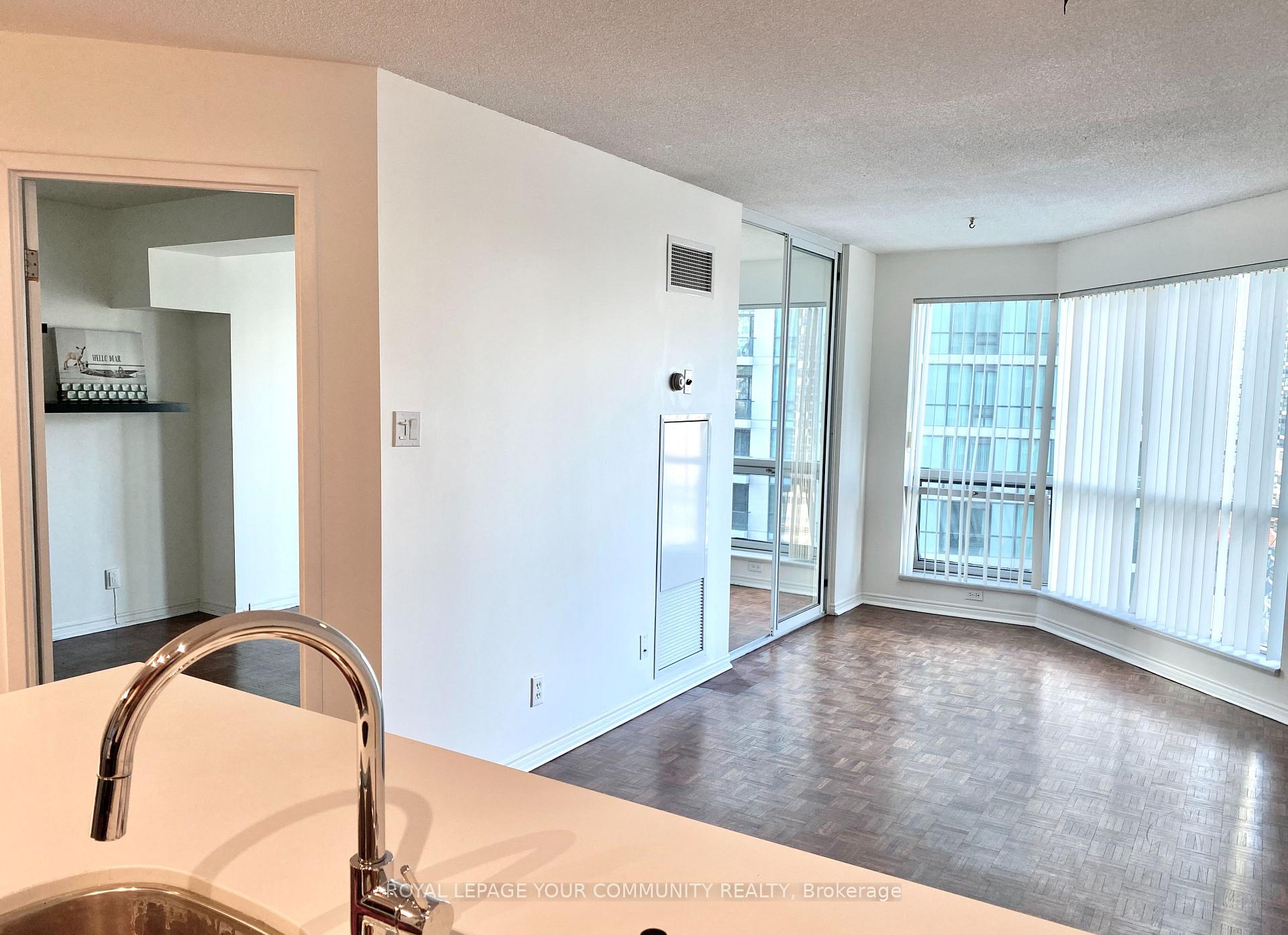 Photo 5 of Unit 2004, 10 Yonge Street, Toronto, Waterfront Communities — HOMEH