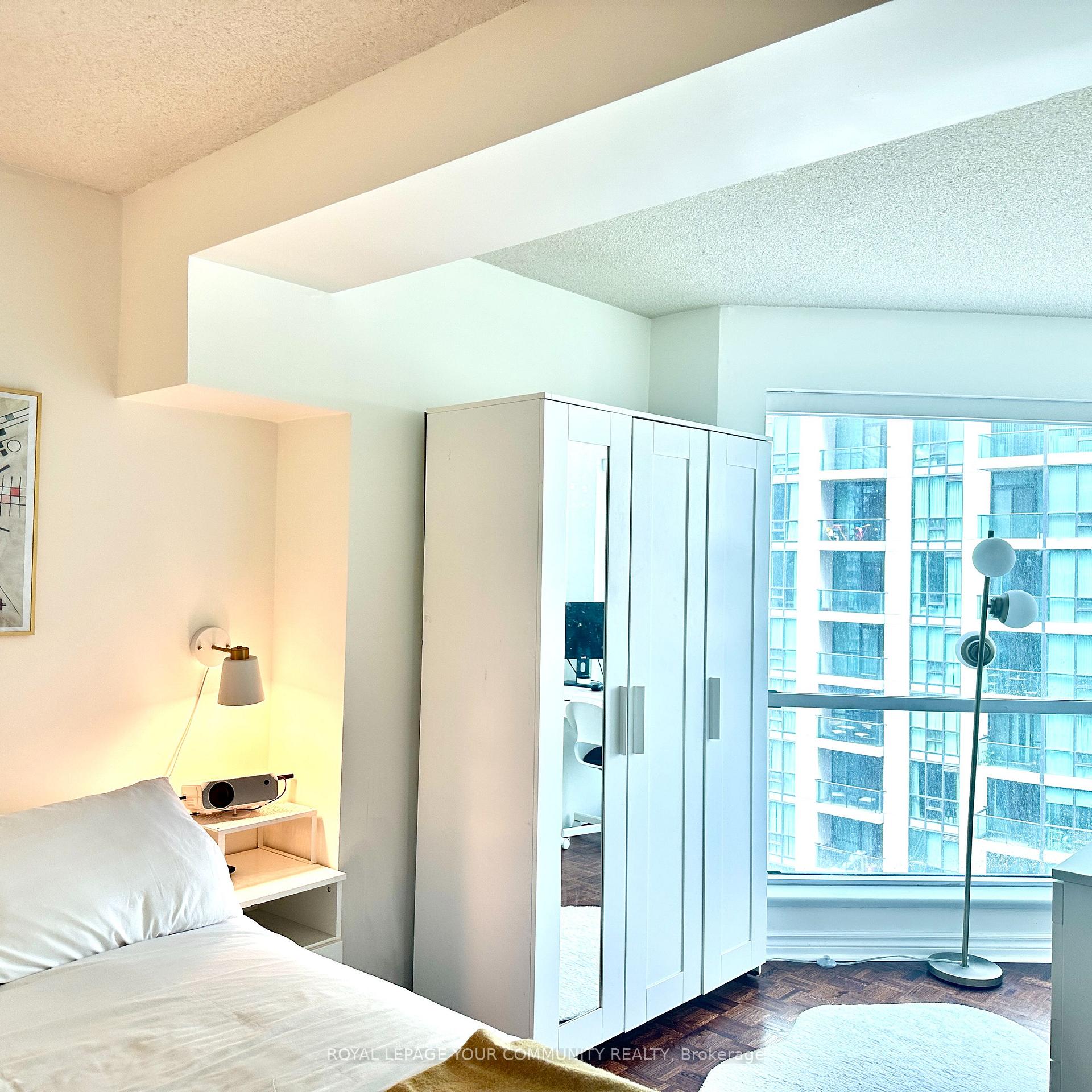 Photo 7 of Unit 2004, 10 Yonge Street, Toronto, Waterfront Communities — HOMEH