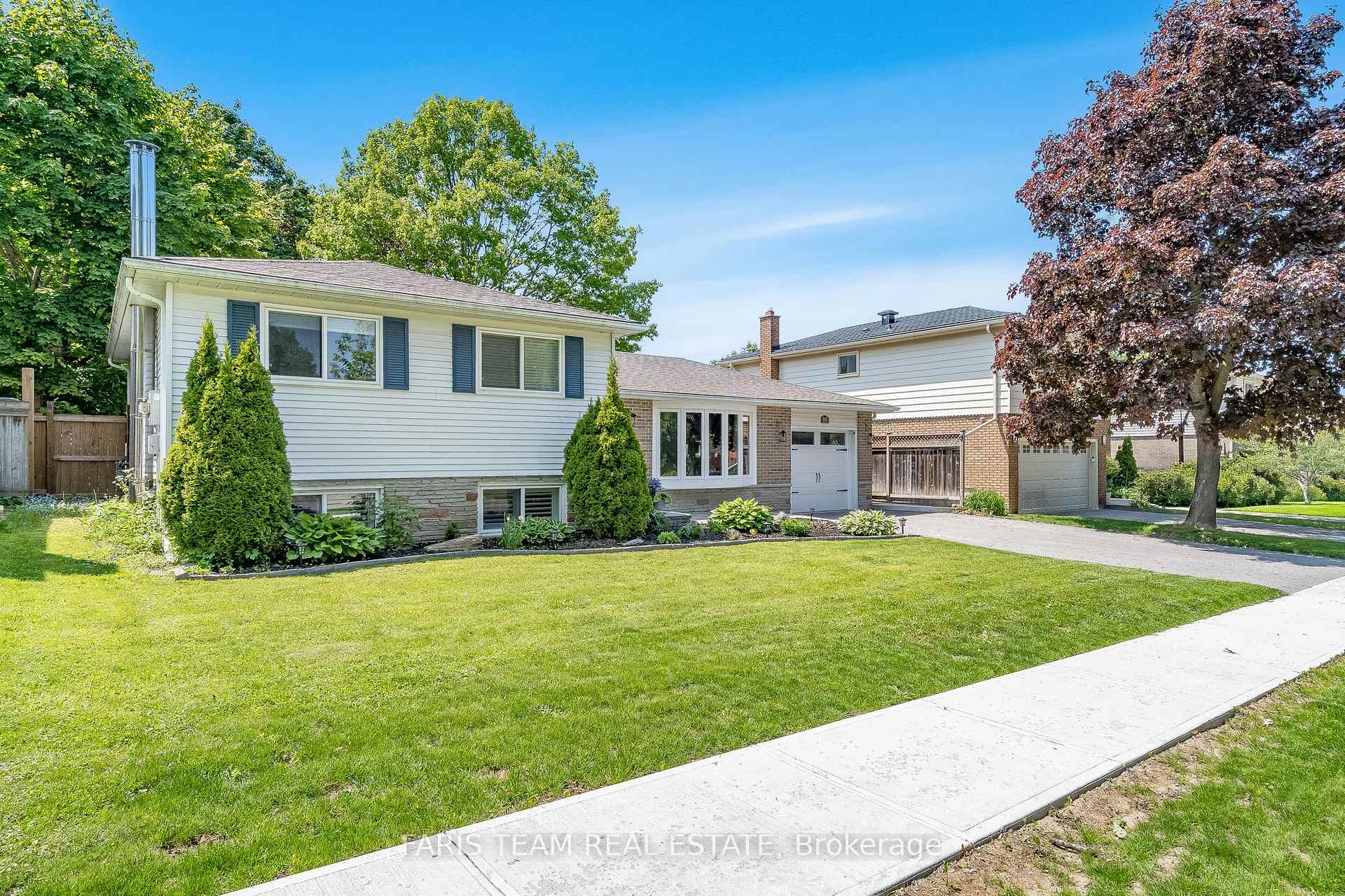 Photo 3 of 46 Briar Road, Barrie, Allandale Heights — HOMEH