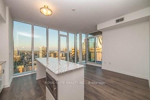 Front of Unit 4008, 426 University Avenue