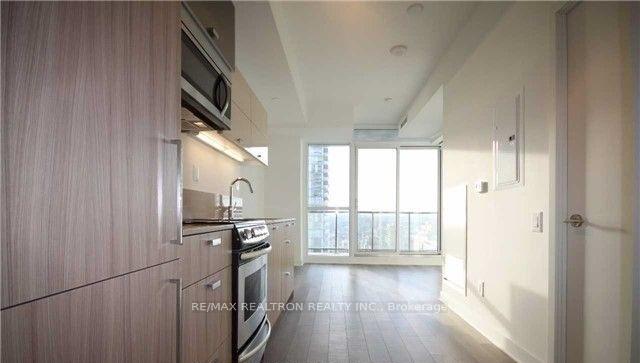 Front of Unit 2502, 290 Adelaide Street W