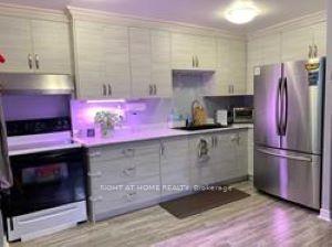 Front of Unit 107, 4062 Lawrence Avenue E