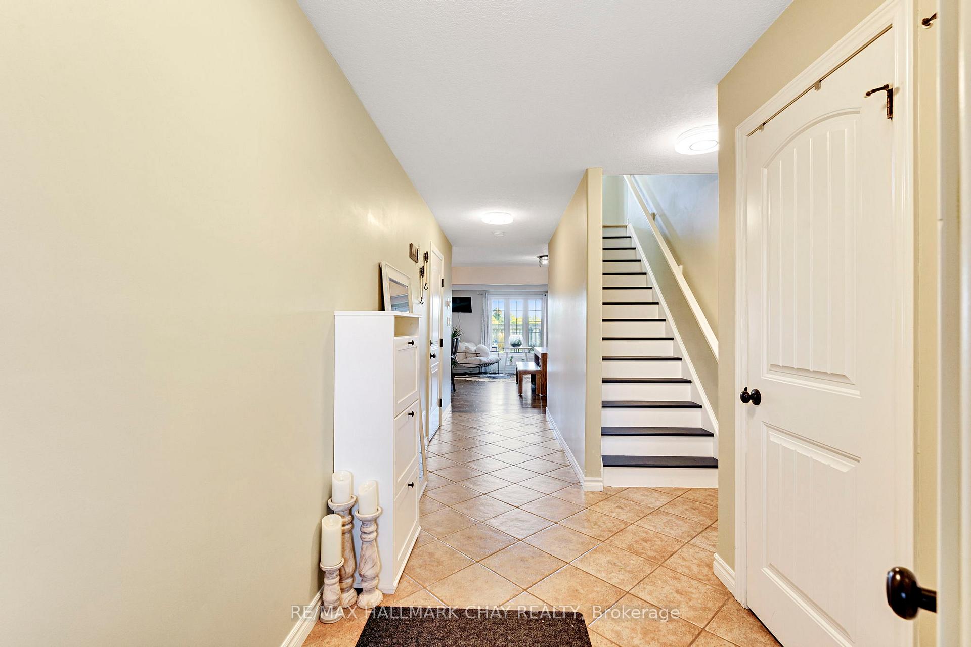 Photo 5 of 35 Banting Crescent, Essa, Angus — HOMEH