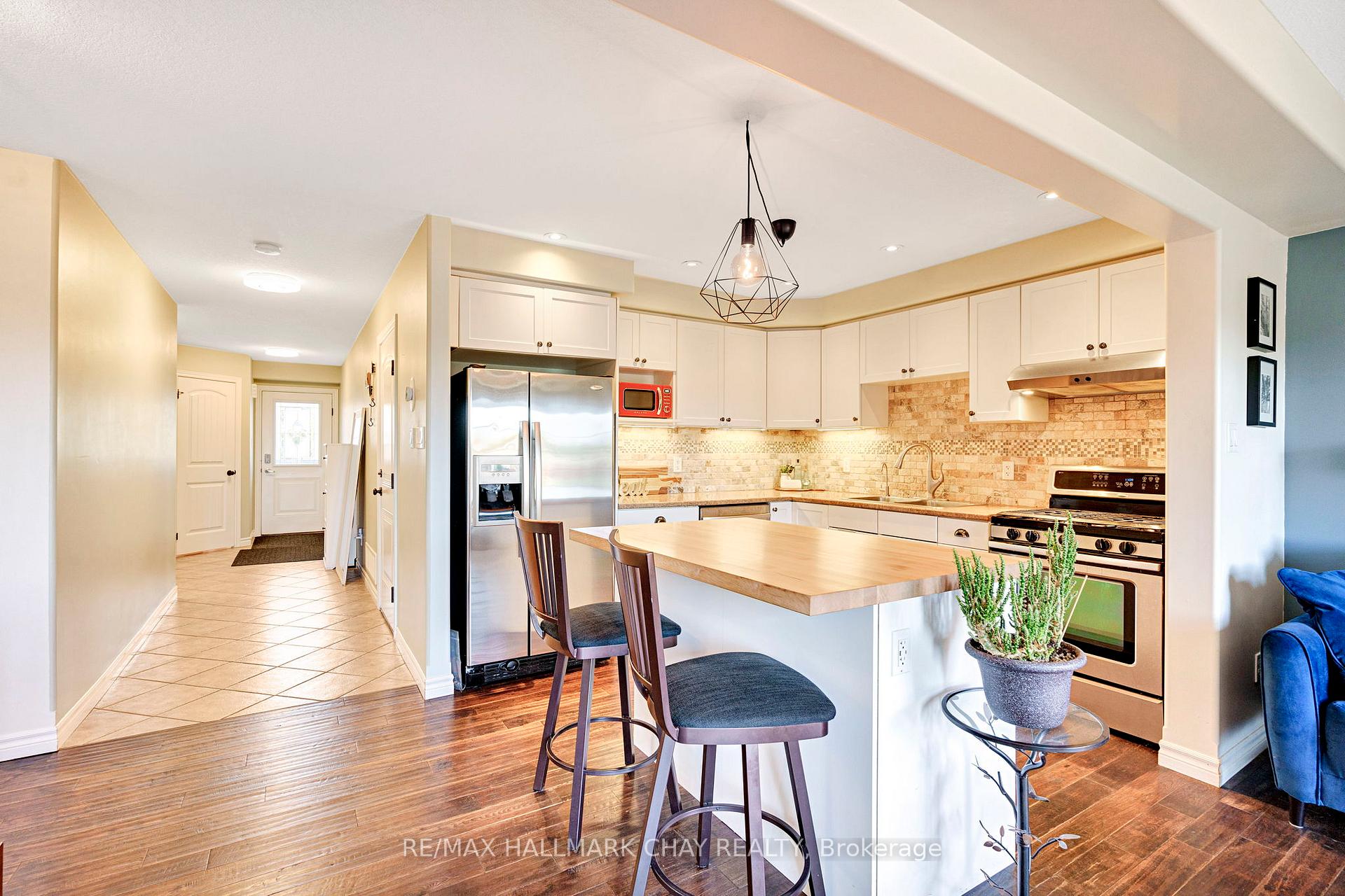 Photo 7 of 35 Banting Crescent, Essa, Angus — HOMEH