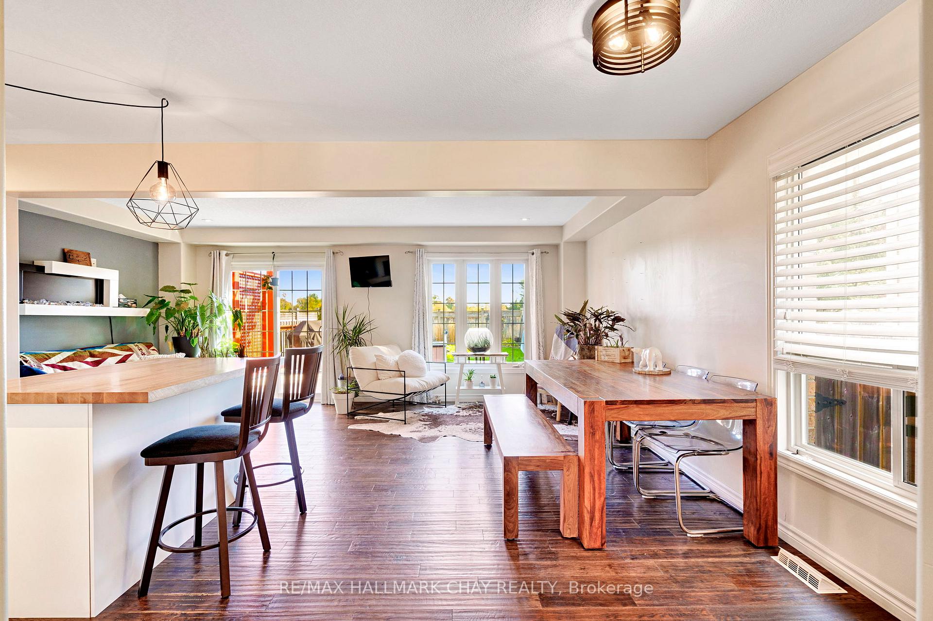 Photo 8 of 35 Banting Crescent, Essa, Angus — HOMEH