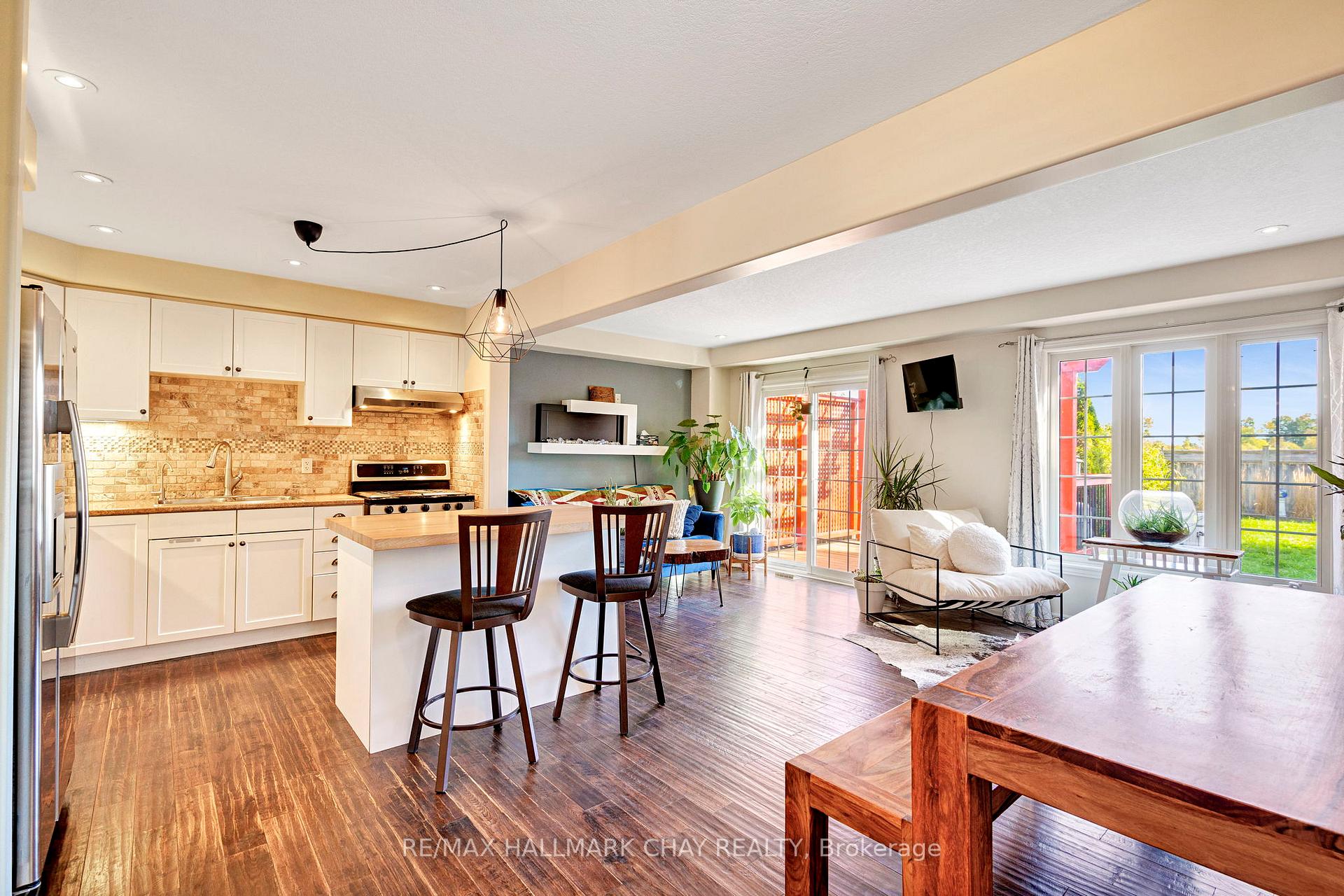 Photo 9 of 35 Banting Crescent, Essa, Angus — HOMEH