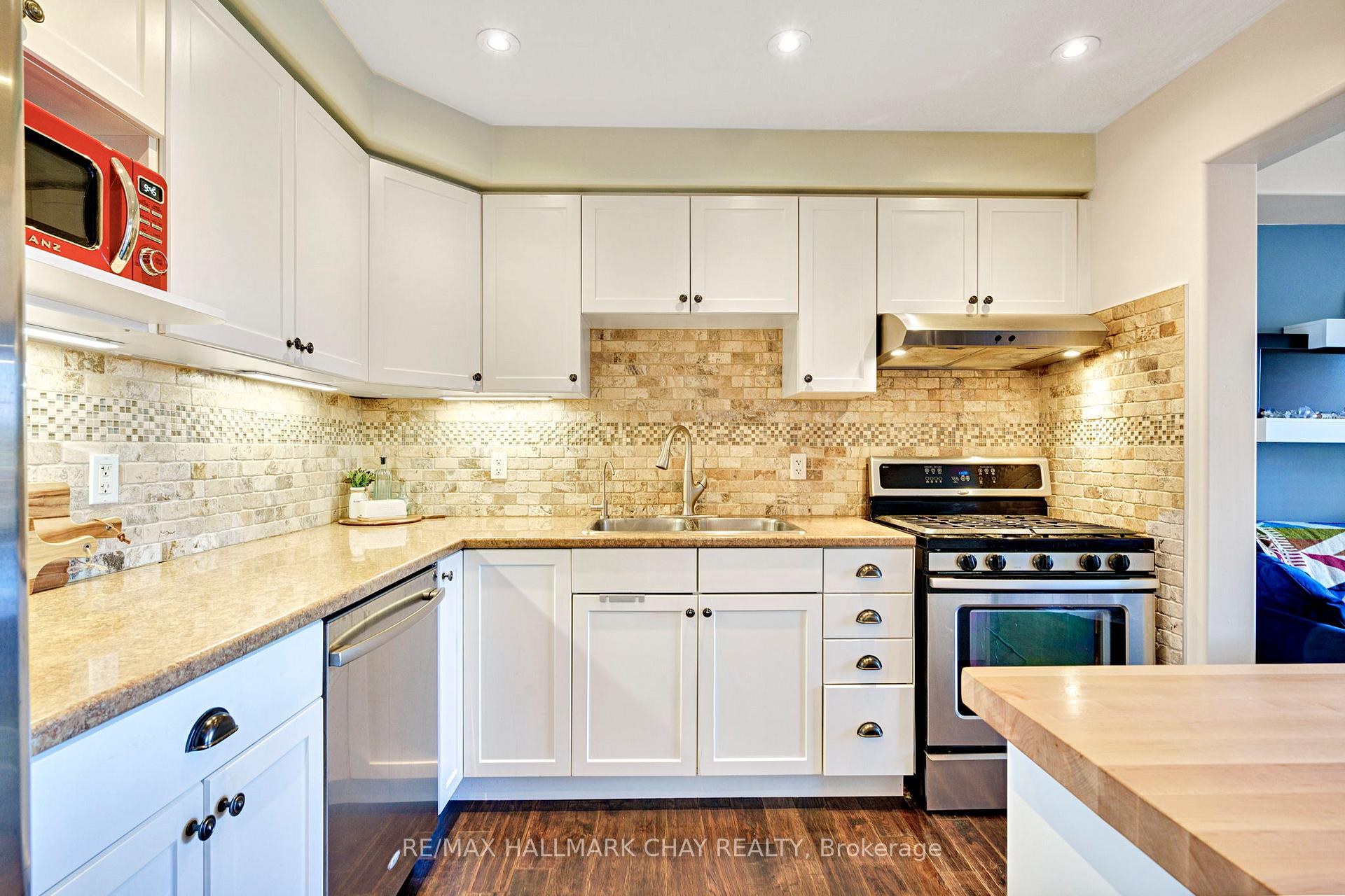 Photo 10 of 35 Banting Crescent, Essa, Angus — HOMEH
