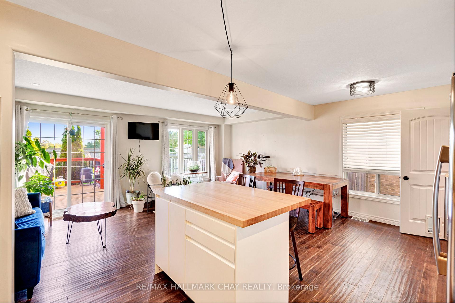 Photo 11 of 35 Banting Crescent, Essa, Angus — HOMEH