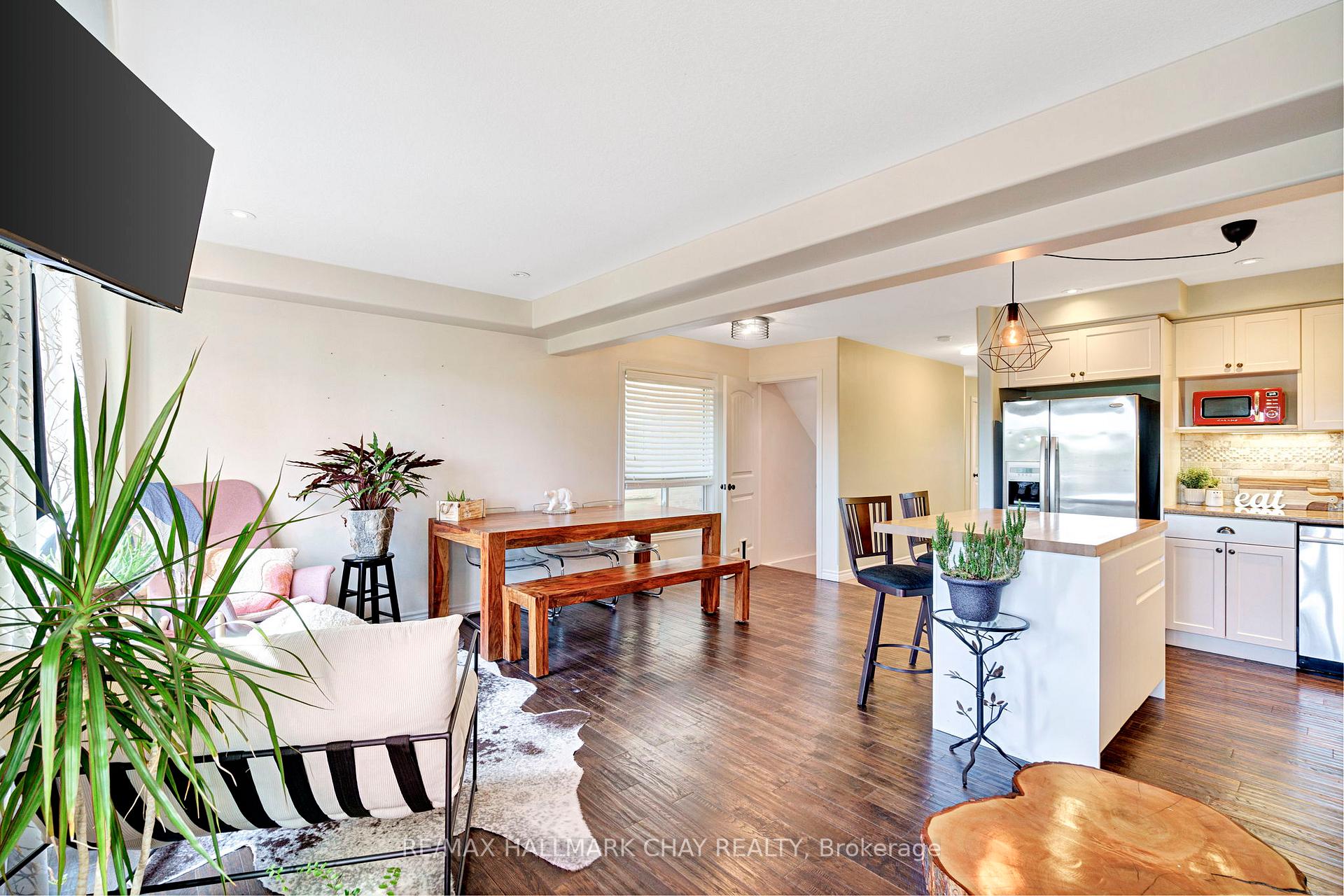 Photo 13 of 35 Banting Crescent, Essa, Angus — HOMEH