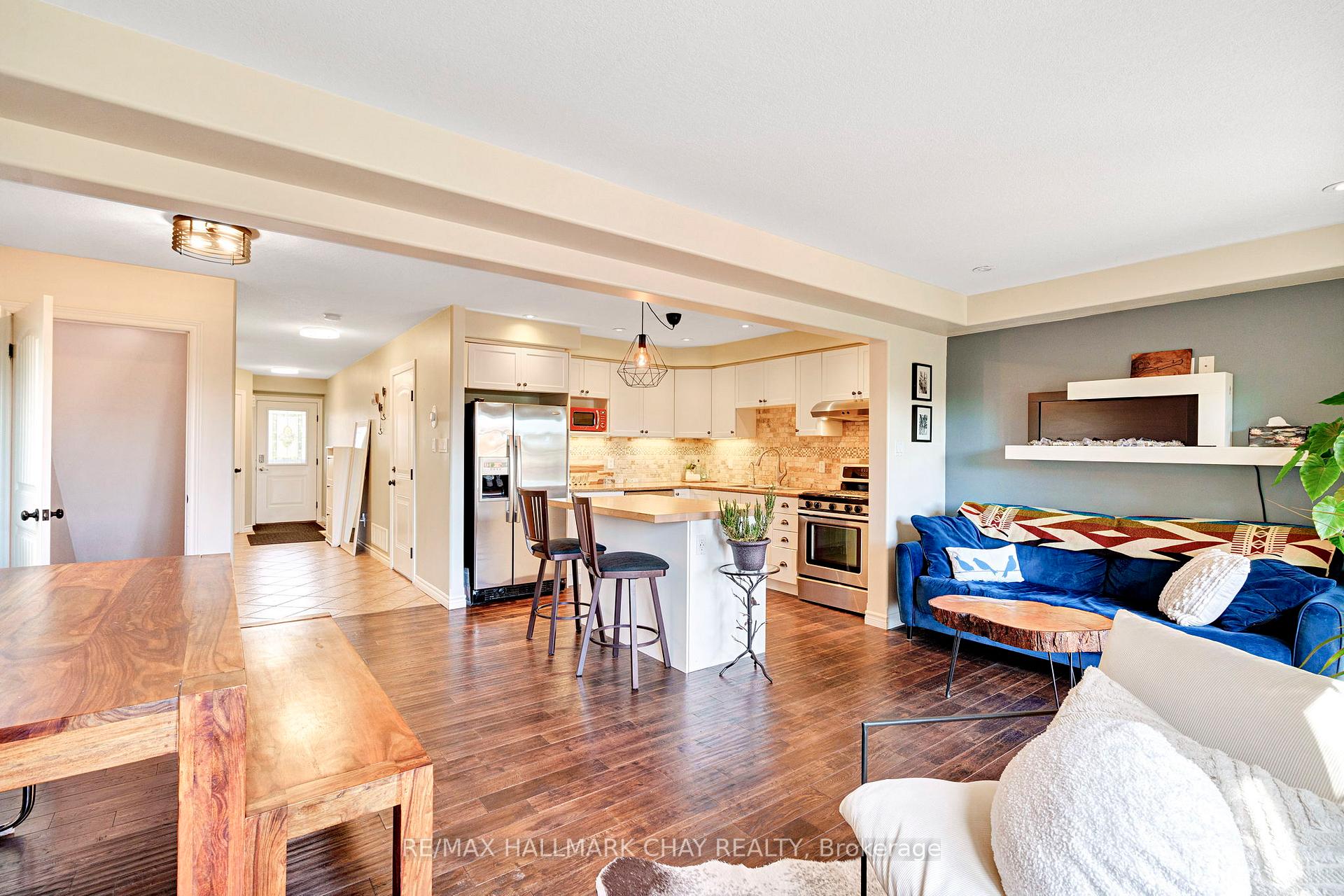 Photo 15 of 35 Banting Crescent, Essa, Angus — HOMEH