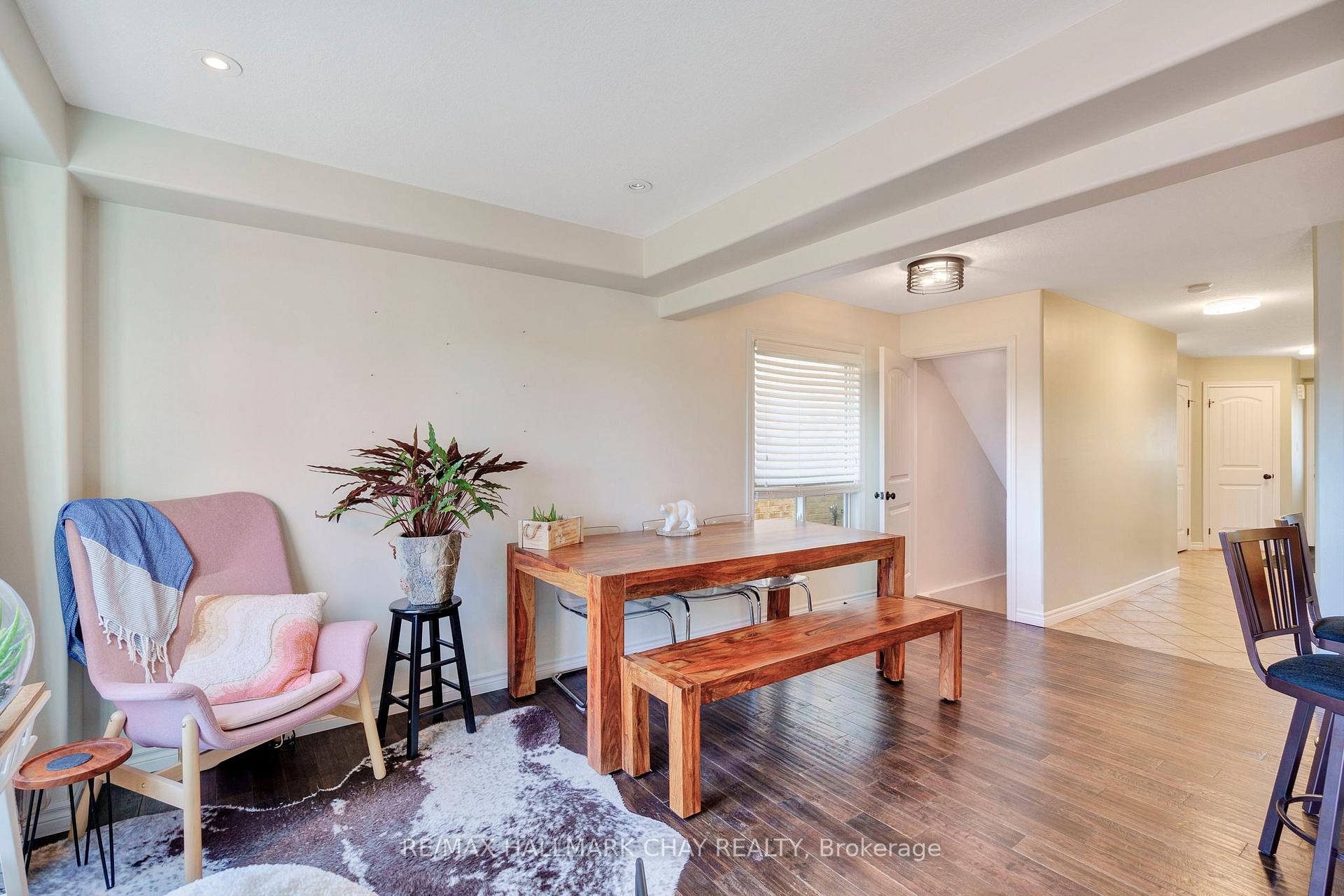 Photo 18 of 35 Banting Crescent, Essa, Angus — HOMEH