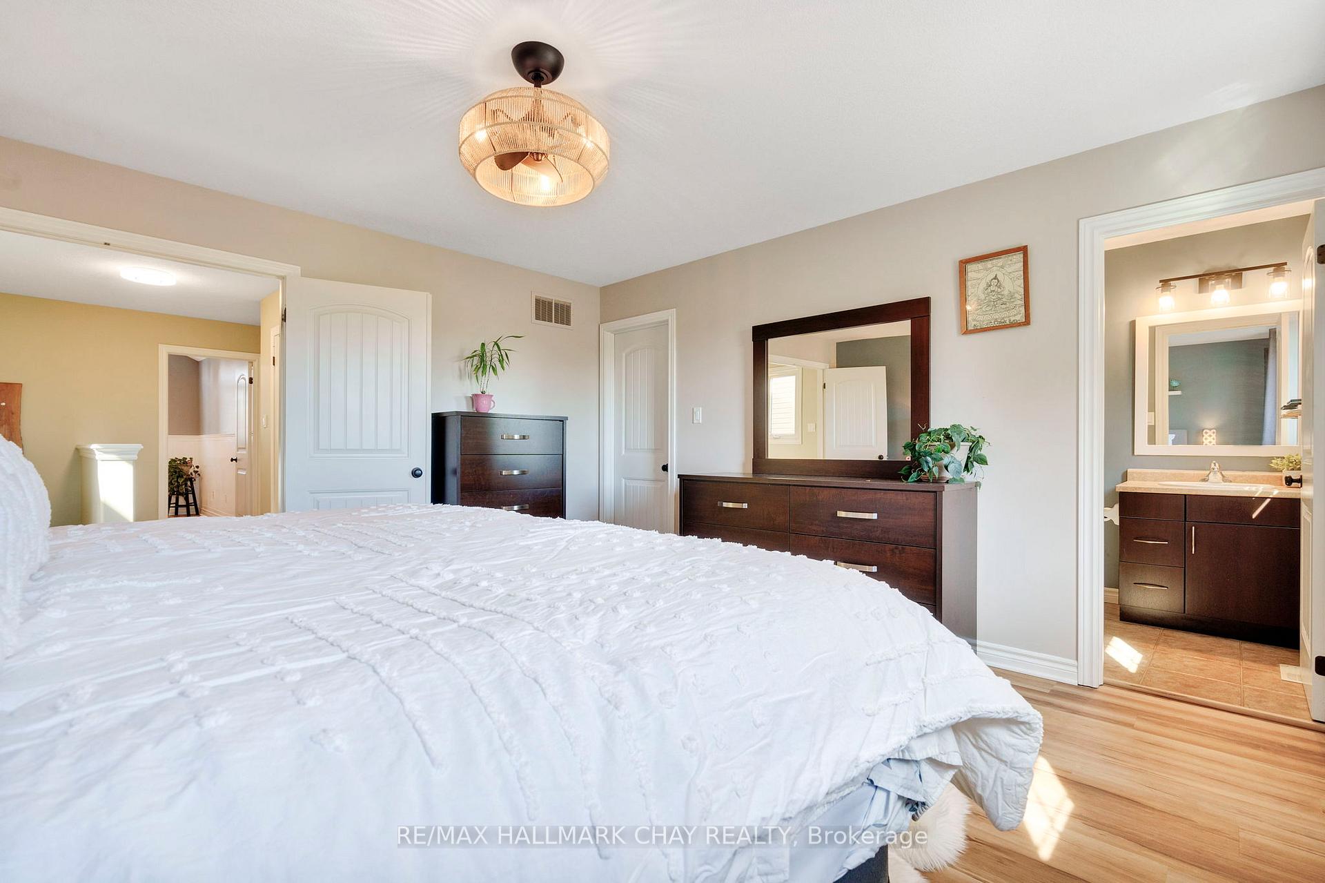 Photo 21 of 35 Banting Crescent, Essa, Angus — HOMEH