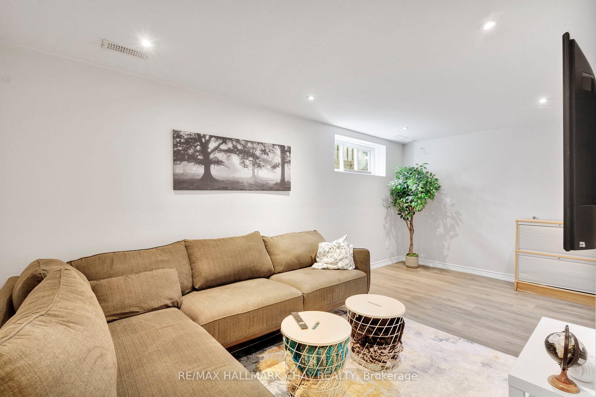 Photo 32 of 35 Banting Crescent, Essa, Angus — HOMEH