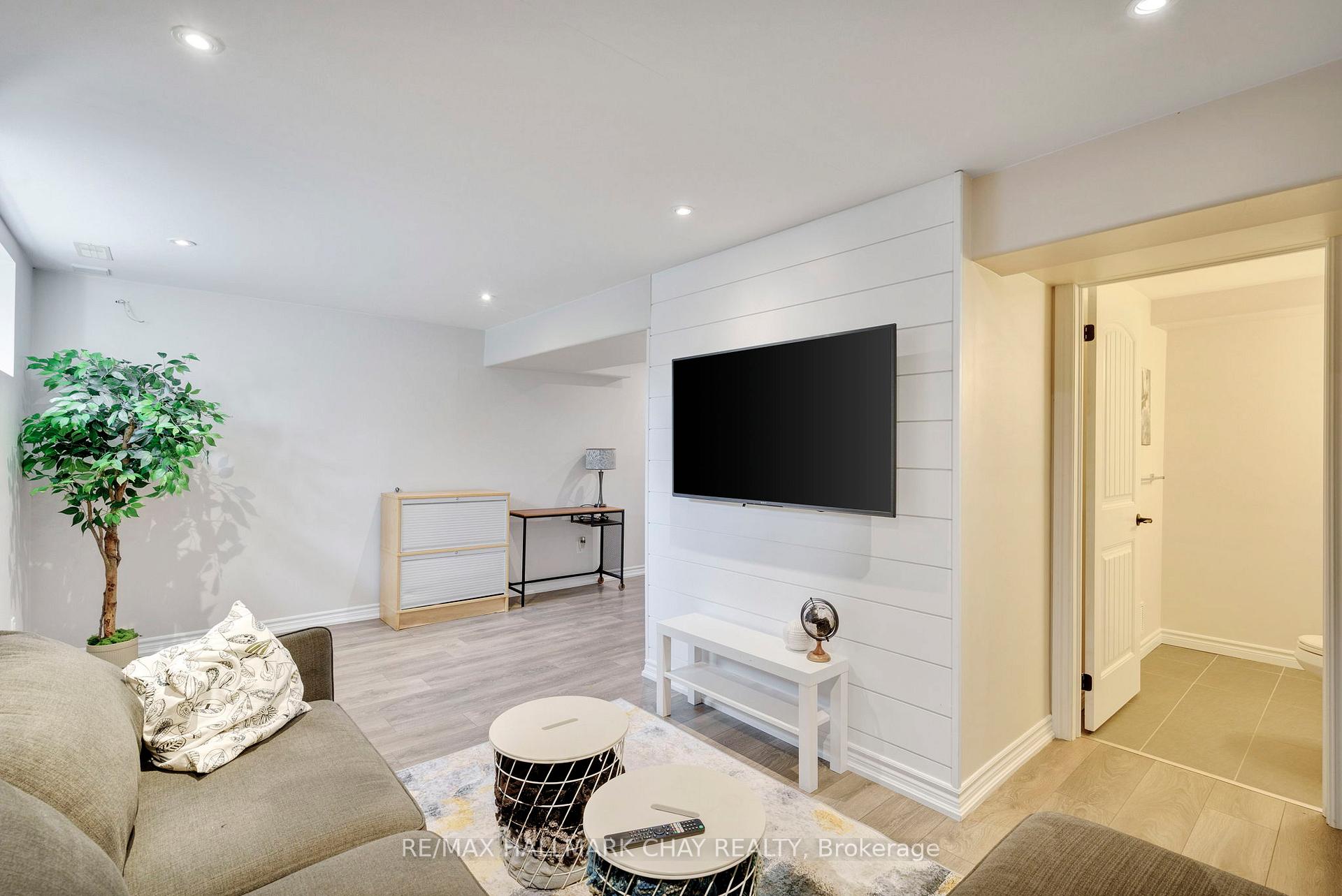 Photo 33 of 35 Banting Crescent, Essa, Angus — HOMEH