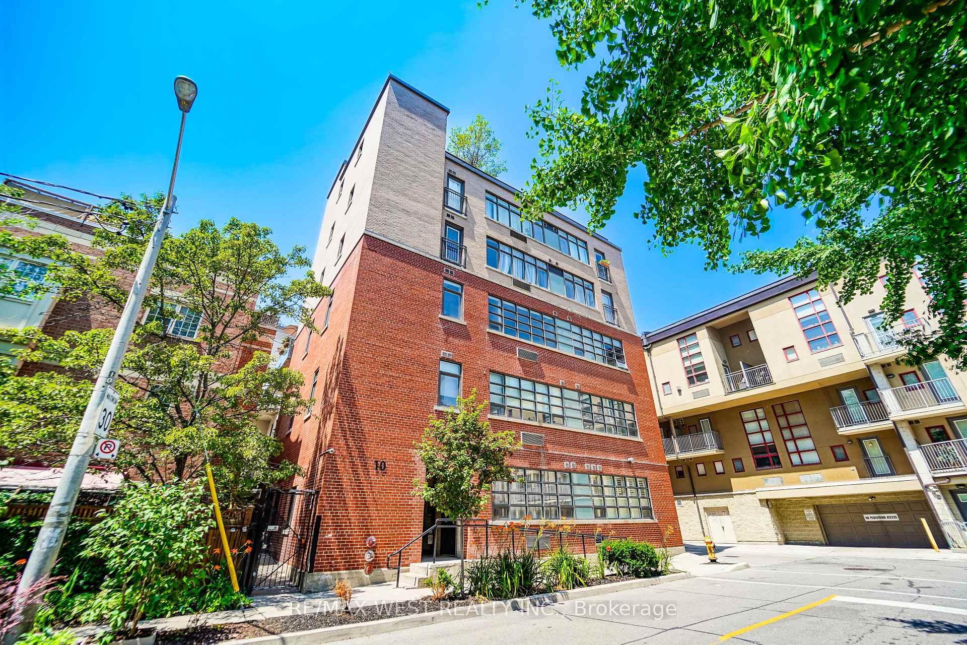 Front of Unit 301, 10 Wellesley Place