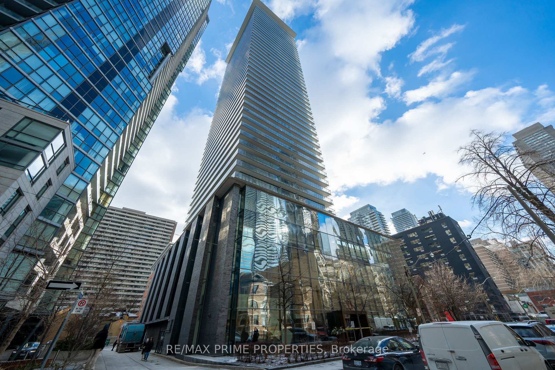 Front of Unit 3706, 33 Charles Street E